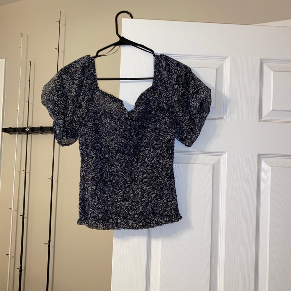 Cute puff sleeve top